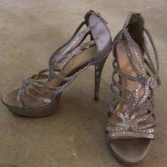 Le Chateau high heels - Picture 2 of 3